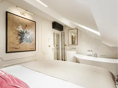 Un ou plusieurs lits dans un hébergement de l'établissement Merveil - Luxury Suite - Champs Elysees - St Cyr I