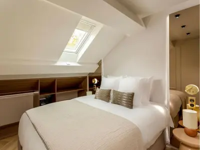 Un ou plusieurs lits dans un hébergement de l'établissement Merveil - Luxury Suite - Champs Elysees - St Cyr I