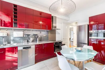 Cuisine ou kitchenette dans l'établissement GuestReady - Spacieux Appartement idéal pour 6