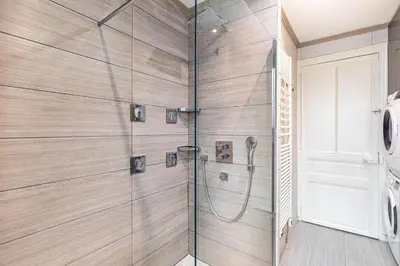 Salle de bains dans l'établissement GuestReady - Spacieux Appartement idéal pour 6