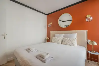 Un ou plusieurs lits dans un hébergement de l'établissement Appartement Mezzanine proche Atelier des lumières