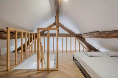 Un ou plusieurs lits dans un hébergement de l'établissement Appartement Mezzanine proche Atelier des lumières