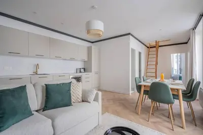 Cuisine ou kitchenette dans l'établissement Appartement Mezzanine cœur du 11ème arrondissement