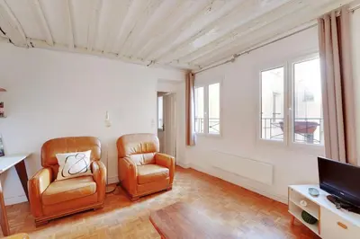 Télévision ou salle de divertissement dans l'établissement GuestReady - Appartement arty cosy et très central