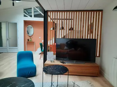 Coin salon dans l'établissement Loft 4-5 personnes à Montmartre - parking privé sur réservation