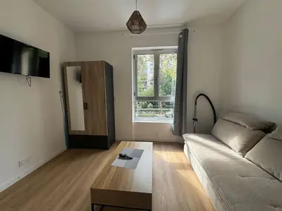 Télévision ou salle de divertissement dans l'établissement Agréable Studio palais des congrès Porte Maillot