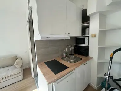 Cuisine ou kitchenette dans l'établissement Agréable Studio palais des congrès Porte Maillot