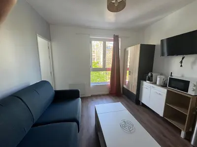 Télévision ou salle de divertissement dans l'établissement Agréable Studio palais des congrès Porte Maillot