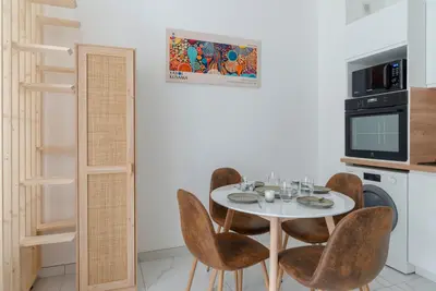 Cuisine ou kitchenette dans l'établissement Modern apartment next Arc de Triomphe