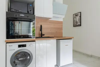Cuisine ou kitchenette dans l'établissement Modern apartment next Arc de Triomphe