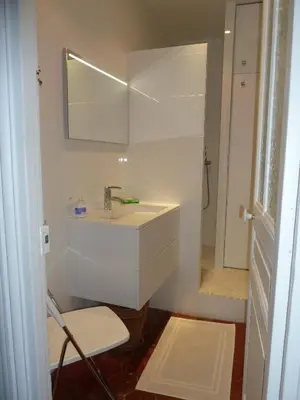 Salle de bains dans l'établissement Au coeur de Paris