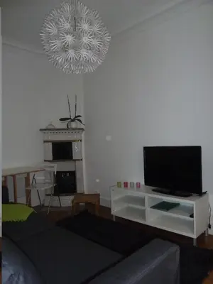 Télévision ou salle de divertissement dans l'établissement Au coeur de Paris