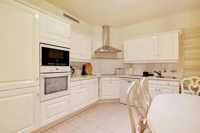 Cuisine ou kitchenette dans l'établissement Trocadero - Longchamp 2bdr