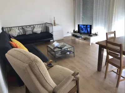 Coin salon dans l'établissement Appartement 2 chambre proche du métro convention