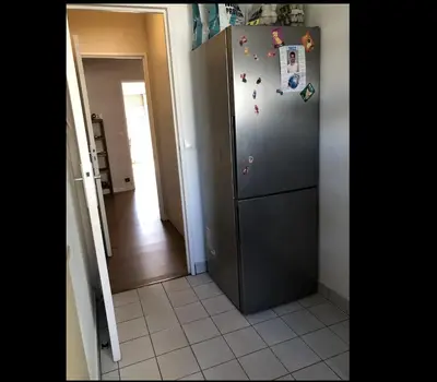 Cuisine ou kitchenette dans l'établissement Appartement 2 chambre proche du métro convention