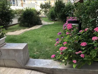 Jardin de l'établissement Appartement 2 chambre proche du métro convention