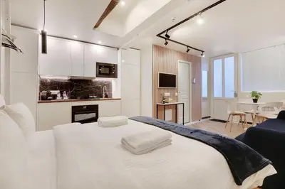 Cuisine ou kitchenette dans l'établissement Studio moderne & cosy Abbesses