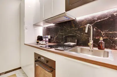 Cuisine ou kitchenette dans l'établissement Studio moderne & cosy Abbesses