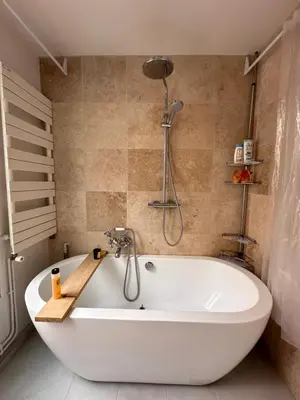 Salle de bains dans l'établissement Art House bastille 2 bed apartment w balcony, 11eme super trendy neighbourhood