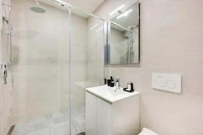 Salle de bains dans l'établissement Apartment for 4, between Opera and Montmartre