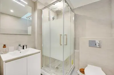 Salle de bains dans l'établissement Apartment for 4, between Opera and Montmartre