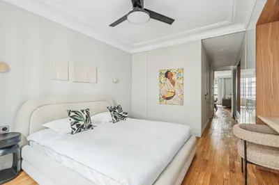 Un ou plusieurs lits dans un hébergement de l'établissement Magnificent Flat - 2BR-6P - Champs Elysées