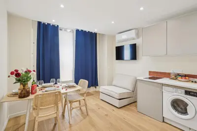 Cuisine ou kitchenette dans l'établissement Lavie Maison AC Hot tub Montmartre