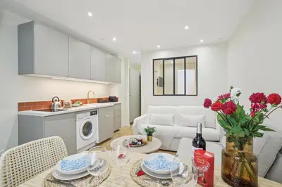 Cuisine ou kitchenette dans l'établissement Lavie Maison AC Hot tub Montmartre