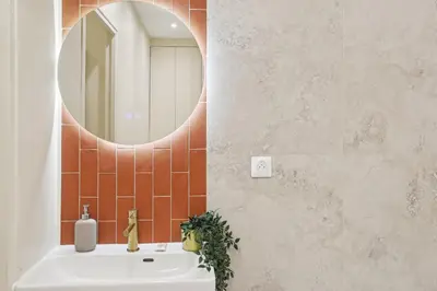 Salle de bains dans l'établissement Lavie Maison AC Hot tub Montmartre