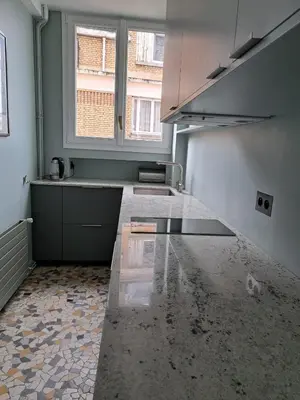 Cuisine ou kitchenette dans l'établissement Bright & elegant appartment with view over Invalides, near St Germain des Prés