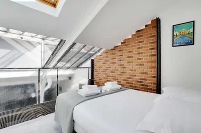 Un ou plusieurs lits dans un hébergement de l'établissement Somptuous Apartement Terrace-3BR-6PCenter of Paris