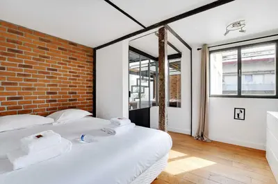 Un ou plusieurs lits dans un hébergement de l'établissement Somptuous Apartement Terrace-3BR-6PCenter of Paris