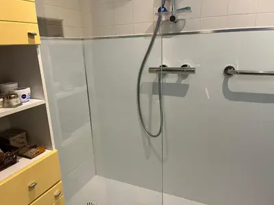 Salle de bains dans l'établissement Joli deux pièces bien decores
