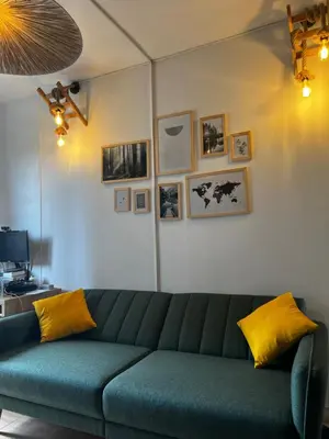 Coin salon dans l'établissement Un charmant appartement à côté de la cité florale