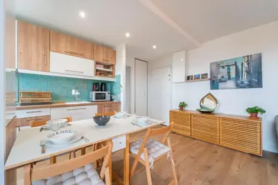 Cuisine ou kitchenette dans l'établissement Blue Light - Appt pour 4p Paris