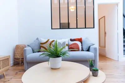 Coin salon dans l'établissement Loft house 2 BR Bastille AC by LCC Agency