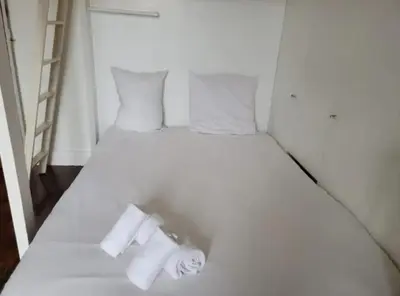 Plan de l'établissement Backpacker room with an Eiffel Tower view near St Germain des Prés