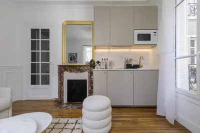 Cuisine ou kitchenette dans l'établissement New Snug flat in the Heart of Le Marais