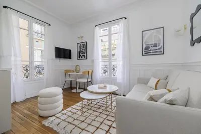 Télévision ou salle de divertissement dans l'établissement New Snug flat in the Heart of Le Marais