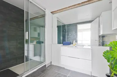 Salle de bains dans l'établissement Appartement Quartier Tour Eiffel 5 Free Netflix