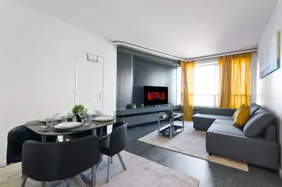 Coin salon dans l'établissement Appartement Quartier Tour Eiffel 5 Free Netflix