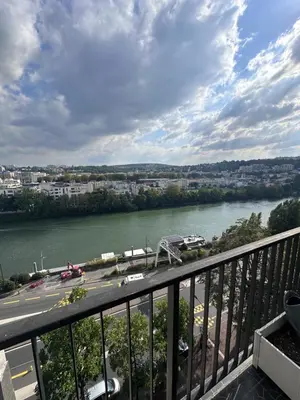 Plan de l'établissement Superbe appartement vue sur la Seine situé à Boulogne-Billancourt