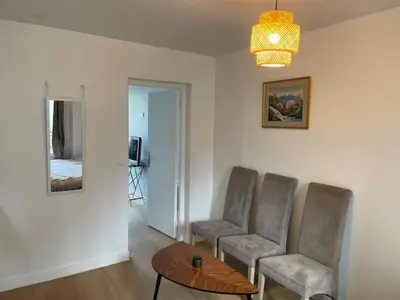 Télévision ou salle de divertissement dans l'établissement Beautiful and large apartment Paris Montparnasse