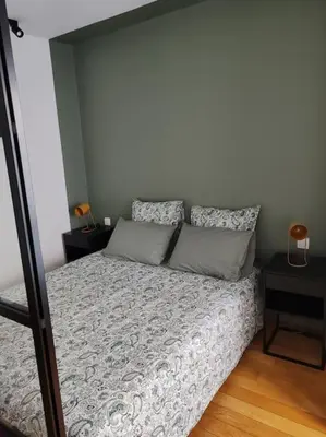 Un ou plusieurs lits dans un hébergement de l'établissement Studio moderno al centro di Parigi - République