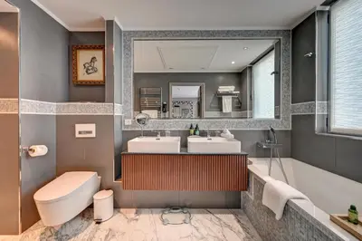 Salle de bains dans l'établissement The One Alma Paris