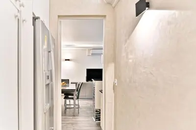 Télévision ou salle de divertissement dans l'établissement Appartement ensoleillé proche Buttes Chaumont