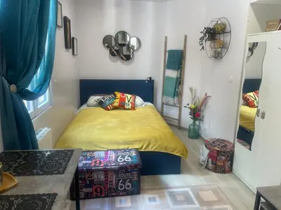 Un ou plusieurs lits dans un hébergement de l'établissement Cozy Studio