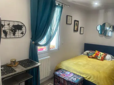 Un ou plusieurs lits dans un hébergement de l'établissement Cozy Studio