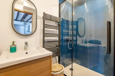 Salle de bains dans l'établissement Relais Cocorico - Town House 4 Private Suites, AC Cinema Gym & Sauna