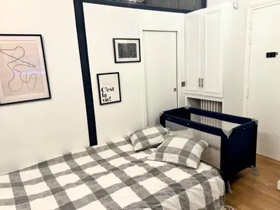 Un ou plusieurs lits dans un hébergement de l'établissement Un Studio cosy au Cœur de Paris 17 Batignolles , Monceau